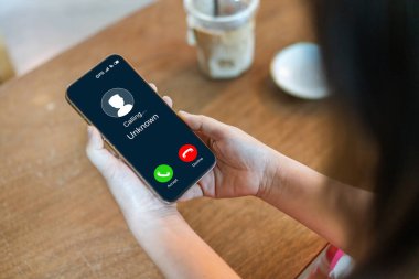 Bilinmeyen numaradan gelen aramalar, spam, eşek şakası, dolandırıcı, sahte kimlik, dolandırıcı, cep telefonu, hacker, çağrı merkezi, suç, dolandırıcılık veya dolandırıcılık.