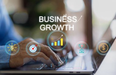Ticari büyüme stratejisi, dijital dönüşüm, mali başarı ve teknoloji geliştirme, piyasa genişlemesi, girişimcilik, yatırım, liderlik ve iş yönetimi olan kişiler