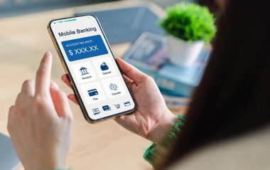 İnsanlar online bankacılık dijital teknolojisi, mobil bankacılık, alışveriş, ödeme, finans, banka, para çekme, hesap transferi, kredi kartı, finans, küresel iş çevrimiçi akıllı telefon kullanıyorlar
