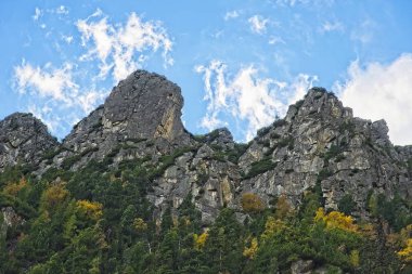Hrebienok ve soğuk gıcırtı Vadisi bulutlar yüksek Tatras dağlar tepeler.