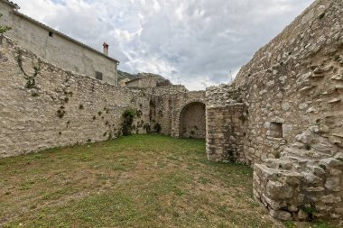 Antik kent Plomin kalesi kalıntıları. Istria, Hırvatistan.