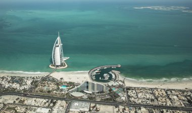 Dubai, Birleşik Arap Emirlikleri, 18 Mayıs 2018: dünya görüşü en çok gözlemleyerek otel Burj Al Arb dekor.