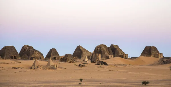 Sudan Bir Çölde Antik Meroe Piramitleri — Stok fotoğraf