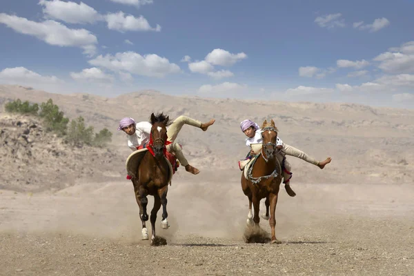 Al Safen, Umman, 28 Nisan 2018: erkekler için eğlenceli kırsal Umman ata binerek