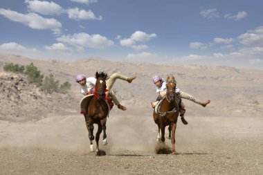 Al Safen, Umman, 28 Nisan 2018: erkekler için eğlenceli kırsal Umman ata binerek