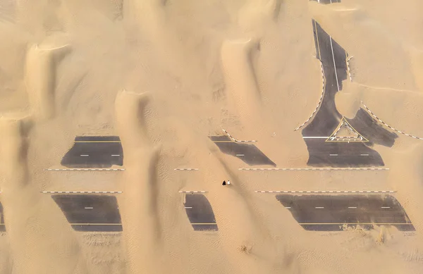 Strada Coperta Sabbia Nel Deserto Vicino Dubai — Foto Stock