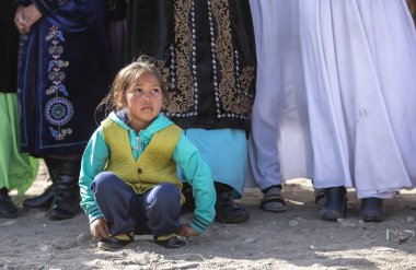 Kyrchyn, Kırgızistan - 6 Eylül 2018: yourng Kırgız kız dünya göçebe Oyunlar sırasında