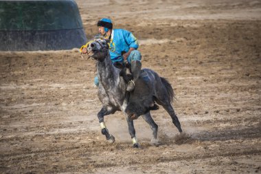 Gölü: Issyk-Kul, Kurgyzstan - 7 Eylül 2018: kok-boru oyun