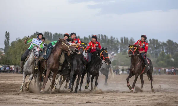 コック ボルのイシククリ湖 Kurgyzstan 2018 ゲーム — ストック写真