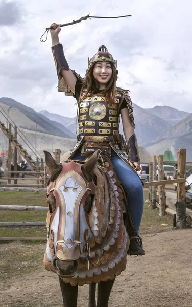 Lake Issyk Kul Kurgyzstan September 2018 Girl Mongol Warrior Clothing — Stock Photo, Image