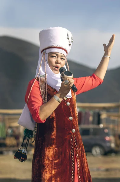 Kyrchyn Kirgizië September 2018 Kirgizische Vrouw Zingen Tijdens Wereld Nomade — Stockfoto