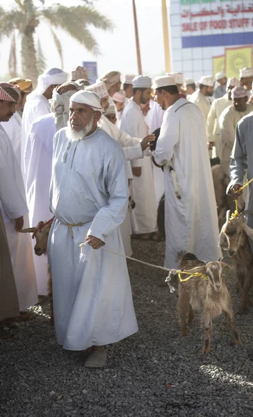 Nizwa 2018 남자는 시장에서 전통적인 Habta 경매에 — 스톡 사진