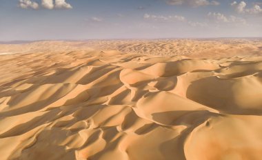 Abu Dabi güneşli Liwa çöl havadan görünümü