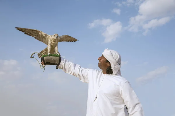 Abu Dhabi Объединенные Арабские Эмираты Декабря 2017 Эмиратский Человек Тренирует — стоковое фото