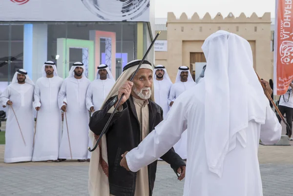 Medinat Zayed Emirados Árabes Unidos Dezembro 2017 Homens Emirati Dançando — Fotografia de Stock