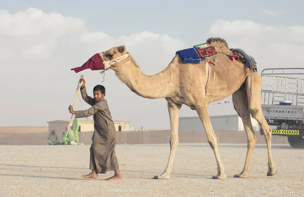 Madinat Zayed Emirados Árabes Unidos Dezembro 2017 Homem Árabe Com — Fotografia de Stock