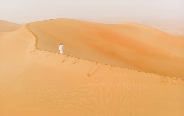 Мадинат Заид Оаэ Декабря 2018 Года Человек Традиционном Костюме Эмирата — стоковое фото