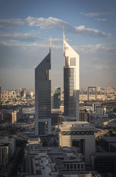 Dubai Emirados Árabes Unidos Janeiro 2018 Torres Gêmeas Movimentada Cidade — Fotografia de Stock