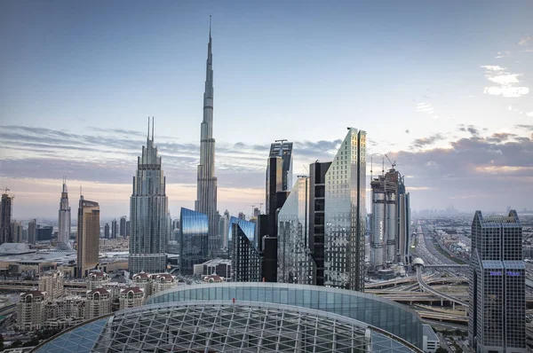 Dubai Emirados Árabes Unidos Janeiro 2018 Burj Khalifa Cidade Movimentada — Fotografia de Stock