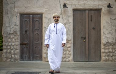 eski Al Seef bölümünde Dubai, Suudi Arabistan, Arap adam gülümseyen