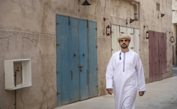 Arab Man Walking Alone Old Seef Part Dubai United Arab — стоковое фото