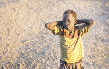 Hartum, Sudan - 18 Aralık, 2015: sokakta Khartoum, Sudan çocuk
