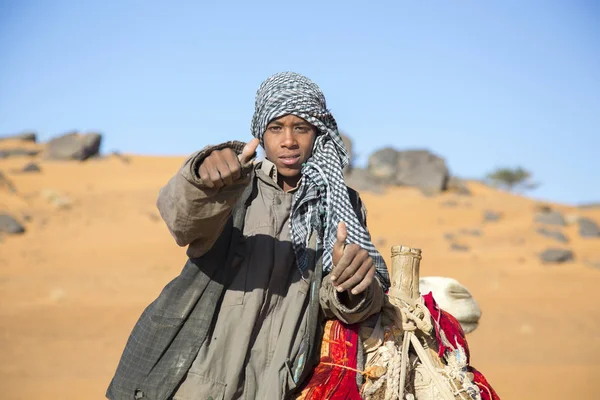 Meroe Sudão Dezembro 2015 Menino Sudanês Feliz Com Seu Camelo — Fotografia de Stock