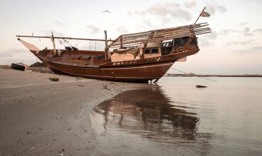 Ras al Khaimah, Birleşik Arap Emirlikleri için sahilde eski dhow