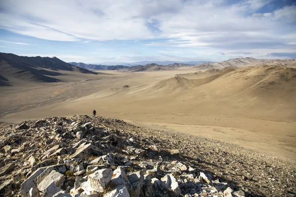 Personne Marchant Dans Paysage Mongolie Occidentale — Photo