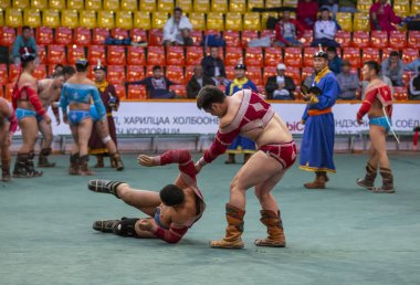 Ulannbaatar, Moğolistan - 27 Eylül 2015: Moğol güreş karşılaşması