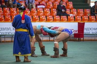 Ulannbaatar, Moğolistan - 27 Eylül 2015: Moğol güreş karşılaşması