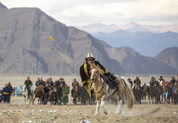 Bajan Ulgii Mongolia Października 2015 Mongolskich Nomadów Człowiek Koniu — Zdjęcie stockowe