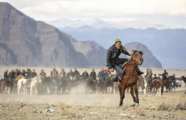 Bayan Ulgii Mongoliet Oktober 2015 Mongoliska Nomad Man Häst — Stockfoto