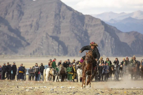 Bayan Ulgii Mongoliet Oktober 2015 Mongoliska Nomad Man Häst — Stockfoto