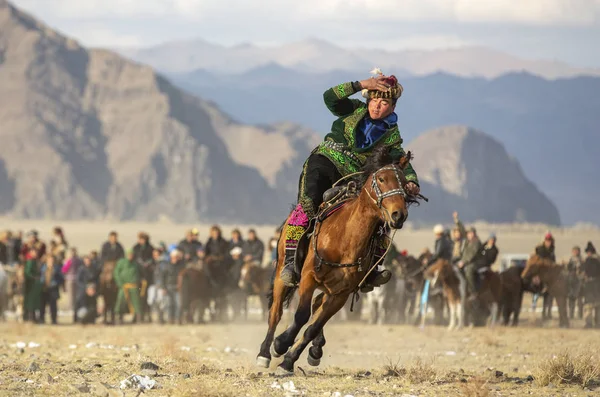 Bayan Ulgii Μογγολία Οκτωβρίου 2015 Νομαδική Μογγολική Άνθρωπος Άλογο — Φωτογραφία Αρχείου