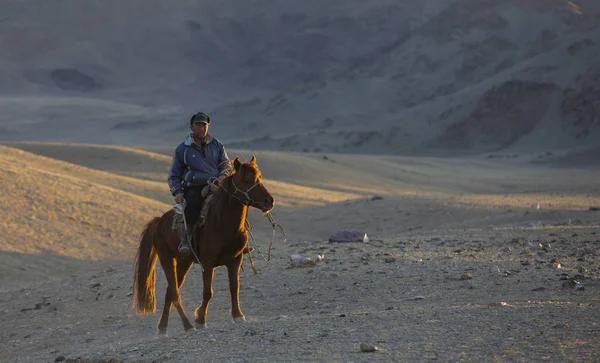 Bayan Ulgii Μογγολία Οκτωβρίου 2015 Rider Στο Τοπίο Της Δυτική — Φωτογραφία Αρχείου