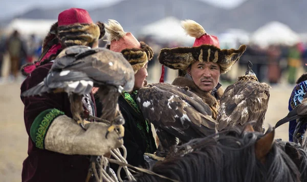 Bayan Ulgii Mongolia 2Nd October 2015 Kazakh Eagle Hunters Chatting — Stock Photo, Image