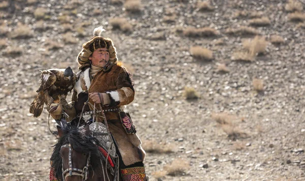 Bayan Ulgii Mongoliet Oktober 2015 Kazakiska Örn Jägare Sin Häst — Stockfoto