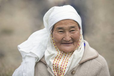 Bayan Ulgii, Moğolistan-3 Ekim 2015: eski Moğolca kadın