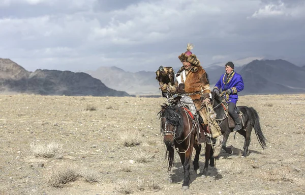 Bayan Ulgii Mongoliet Oktober 2015 Kazakiska Eagle Hunter Landskapet Västra — Stockfoto