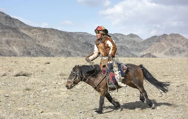 Bayan Ulgii Mongoliet Oktober 2015 Kazakiska Eagle Hunter Landskapet Västra — Stockfoto