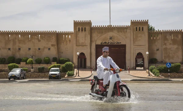 Nizwa Umman Nisan 2016 Nizwa Basan Scooter Binen Arap Adam — Stok fotoğraf