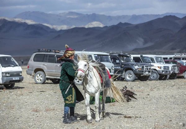 Bayan Ulgii Mongoliet Oktober 2015 Kazakiska Mannen Traditionell Överrock Och — Stockfoto