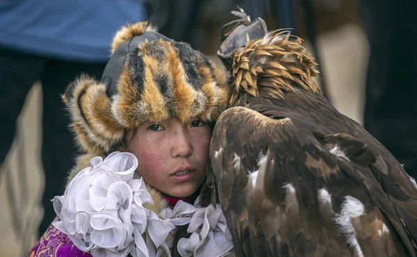 Bayan Ulgii Mongólia Outubro 2015 Caçadora Águias Kazakh Com Seu — Fotografia de Stock