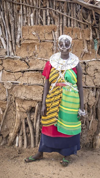 Same Tanzania Giugno 2019 Bella Ragazza Maasai Abito Tradizionale — Foto Stock