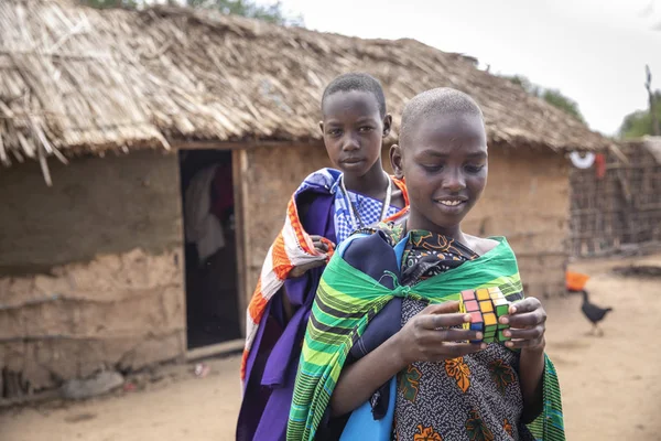 Same, Tanzanya, 6 Haziran, 2019: geleneksel kıyafet güzel Maasai kız