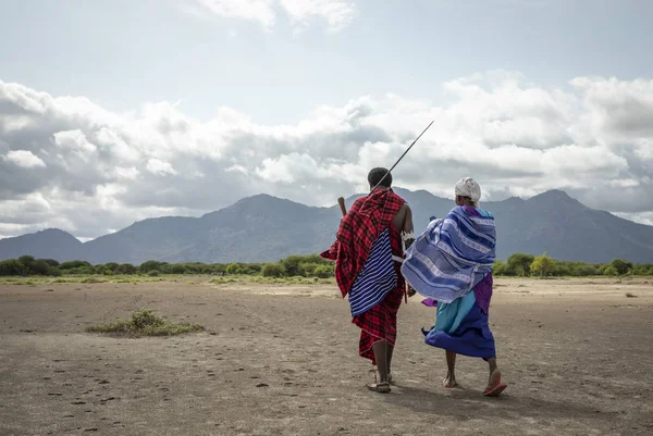 Ugyanaz Tanzánia Június 2019 Maasai Emberek Séta Szavanna — Stock Fotó