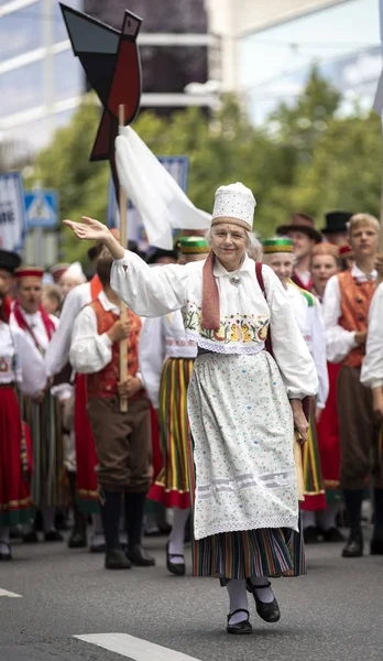 Tallinn Estland Juli 2019 Menschen Traditioneller Kleidung Den Straßen Von — Stockfoto