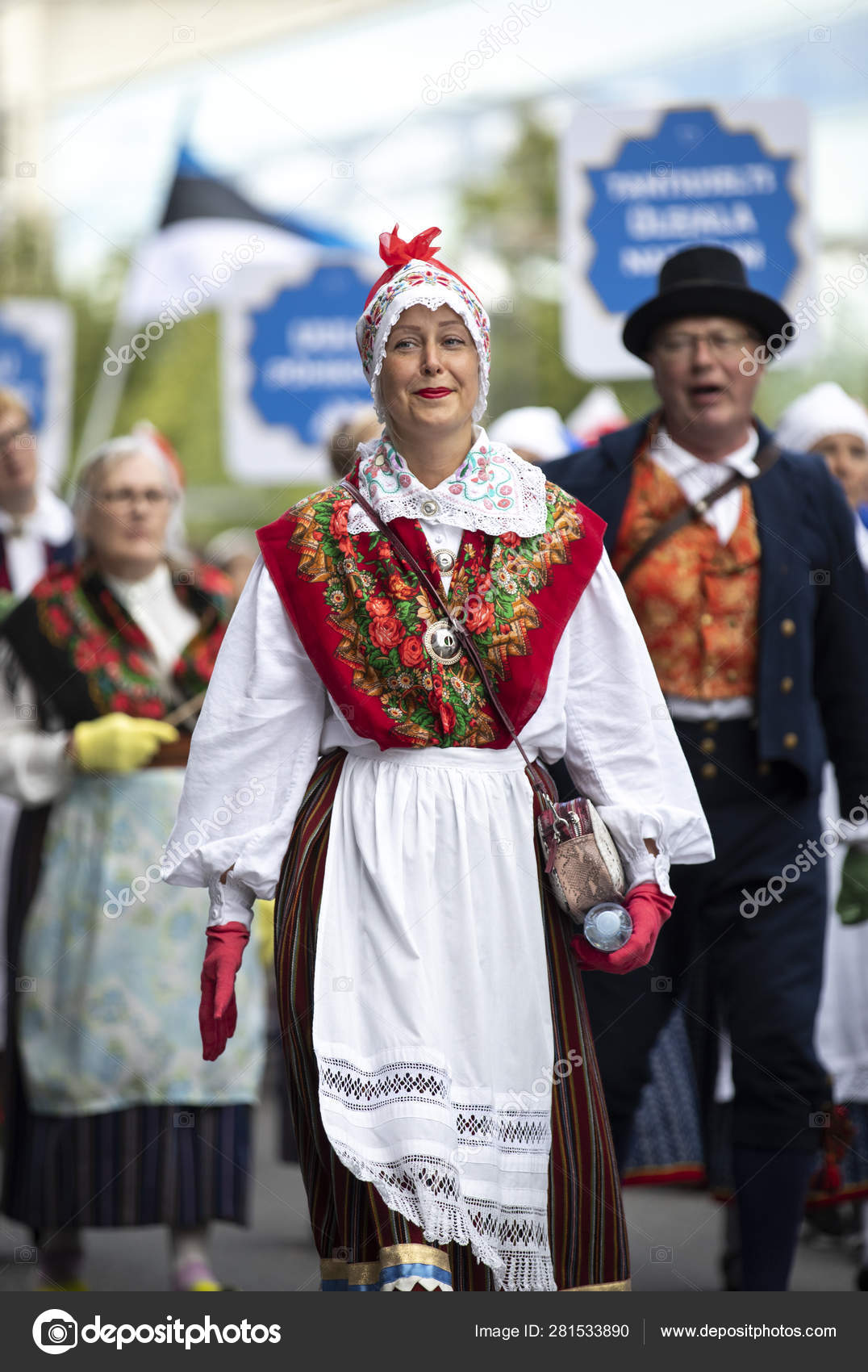 Tallin Estonia Julio 2019 Personas Con Ropa Tradicional Las Calles
