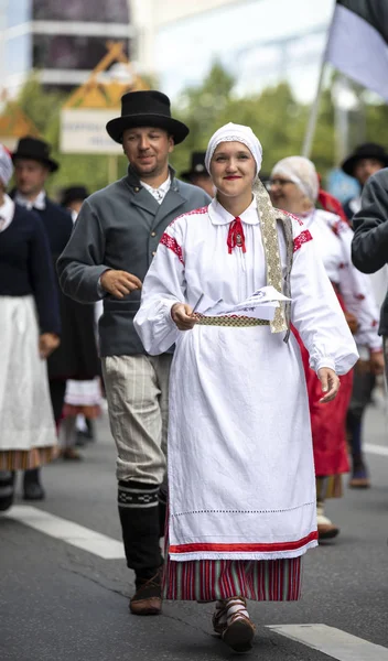 Tallinn Estonsko Červenec 2019 Lidé Tradičním Oblečení Ulicích Tallinnu — Stock fotografie